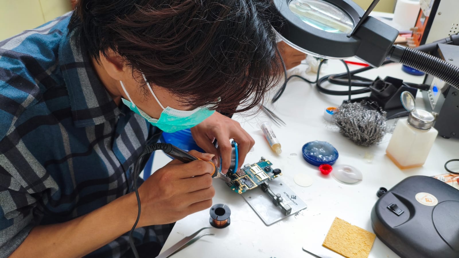Pelatihan Service Handphone