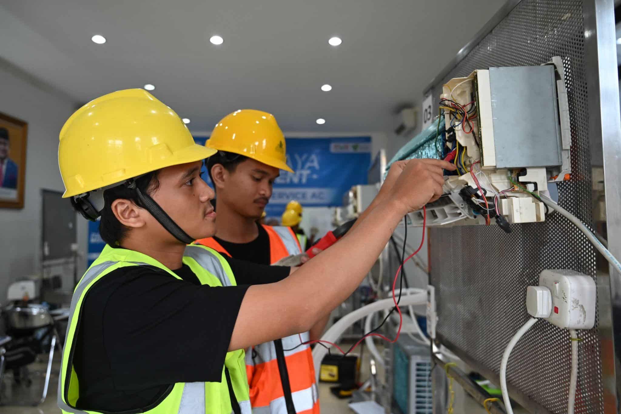 Pelatihan Service AC